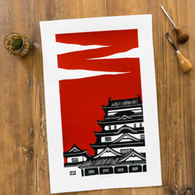linogravure du château de fukayama au japon sur fond rouge